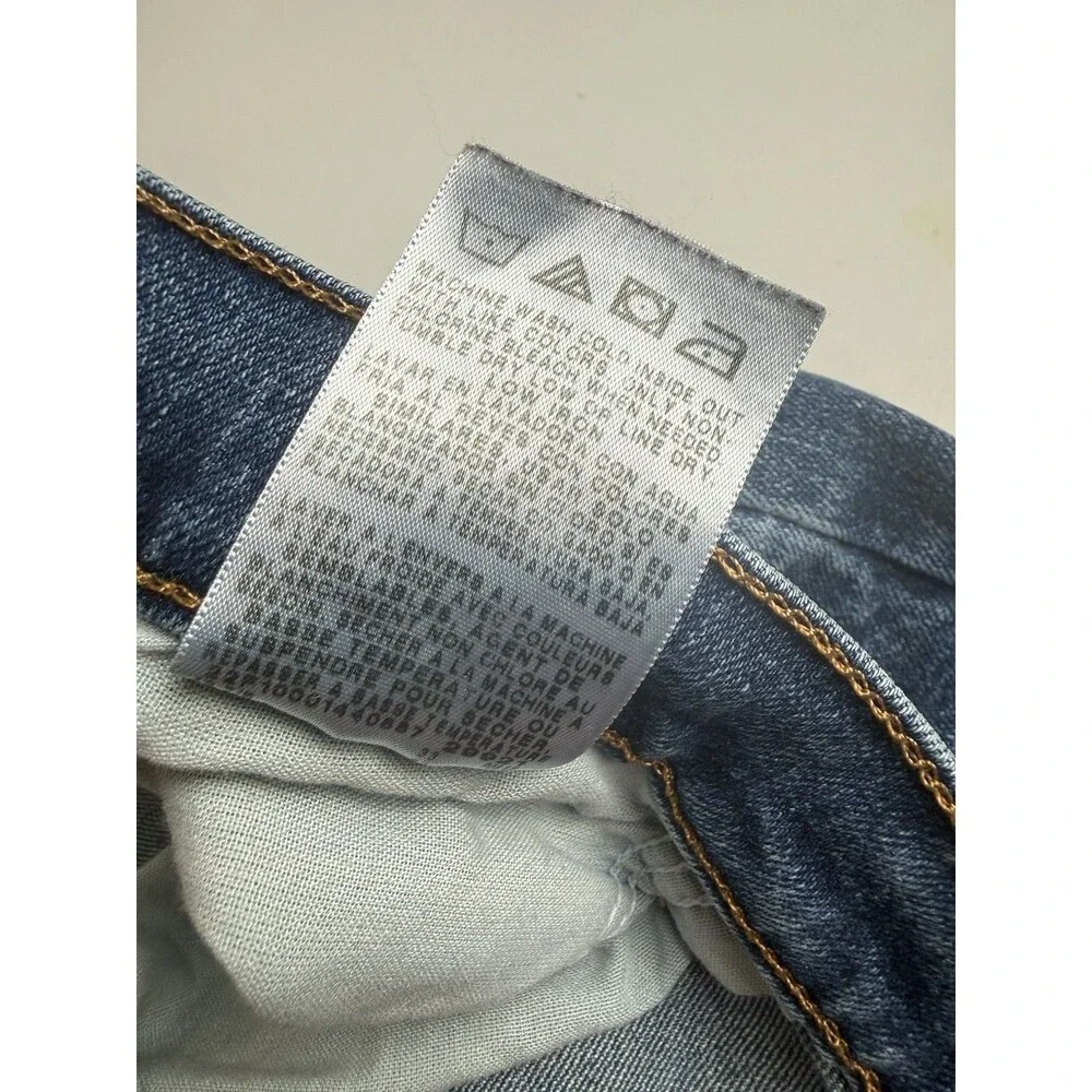 Wrangler Premium Quality Men's Blue Medium Wash Denim Straight Mid Rise 5-Pocket